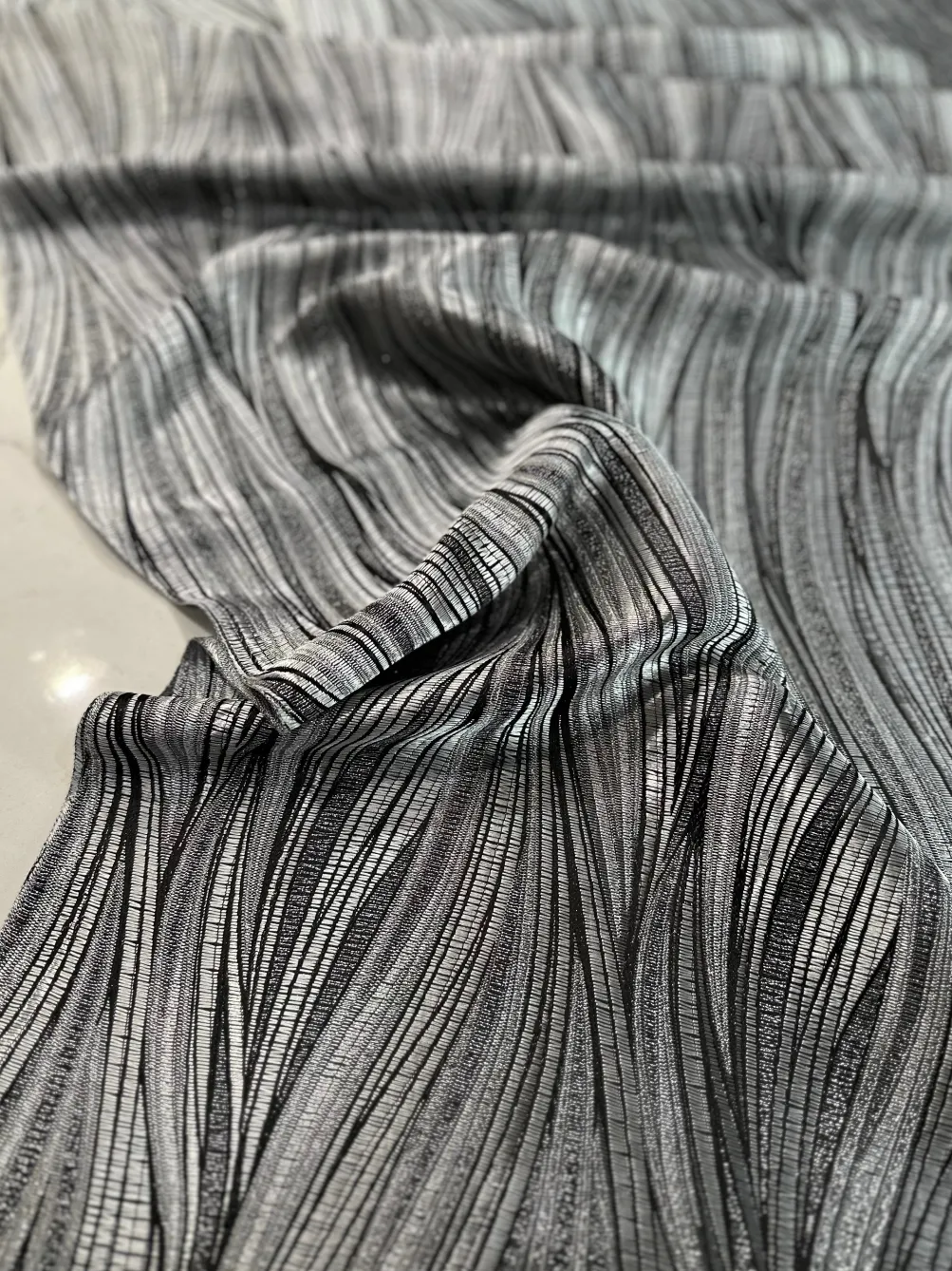 Allure Jacquard Table Linen in Silver
