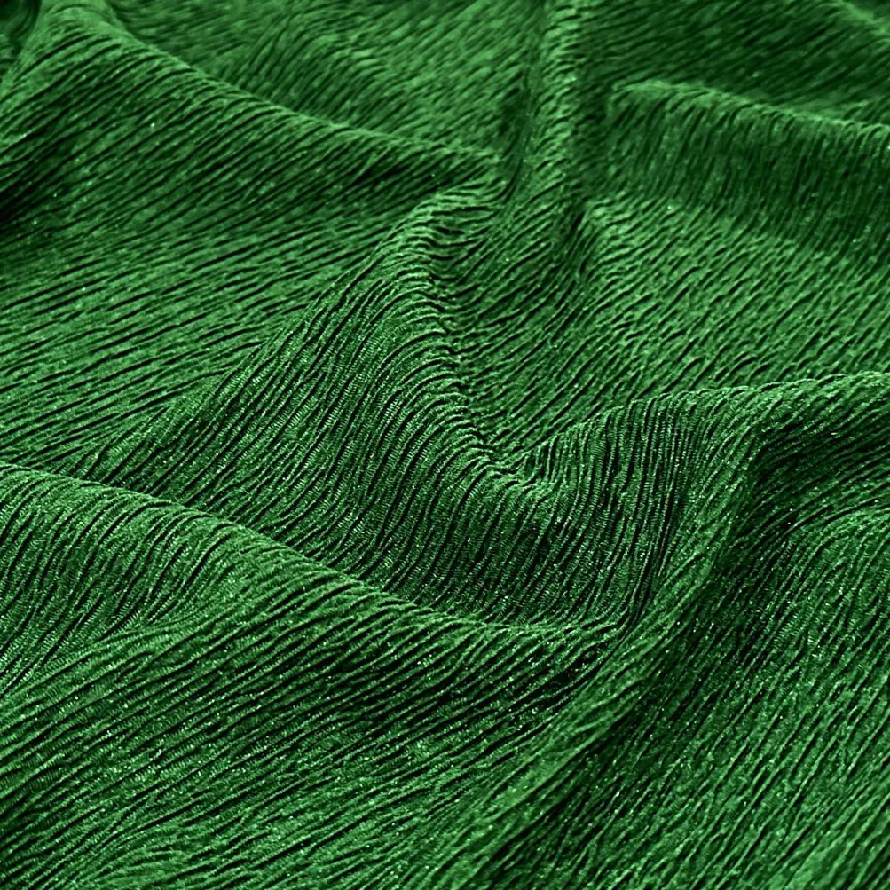 Bella Crepe Table Linen in Hunter Green
