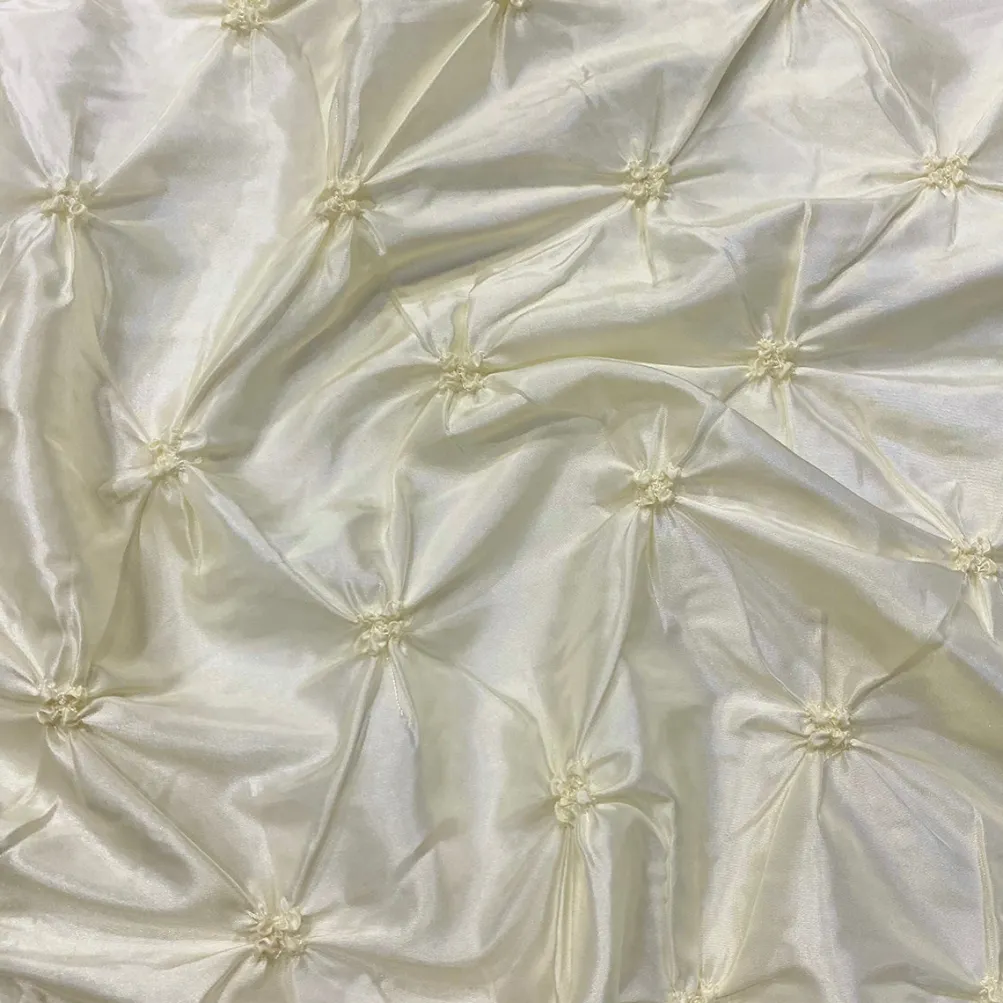 Belly Button (Pinwheel) Table Runner in Ivory