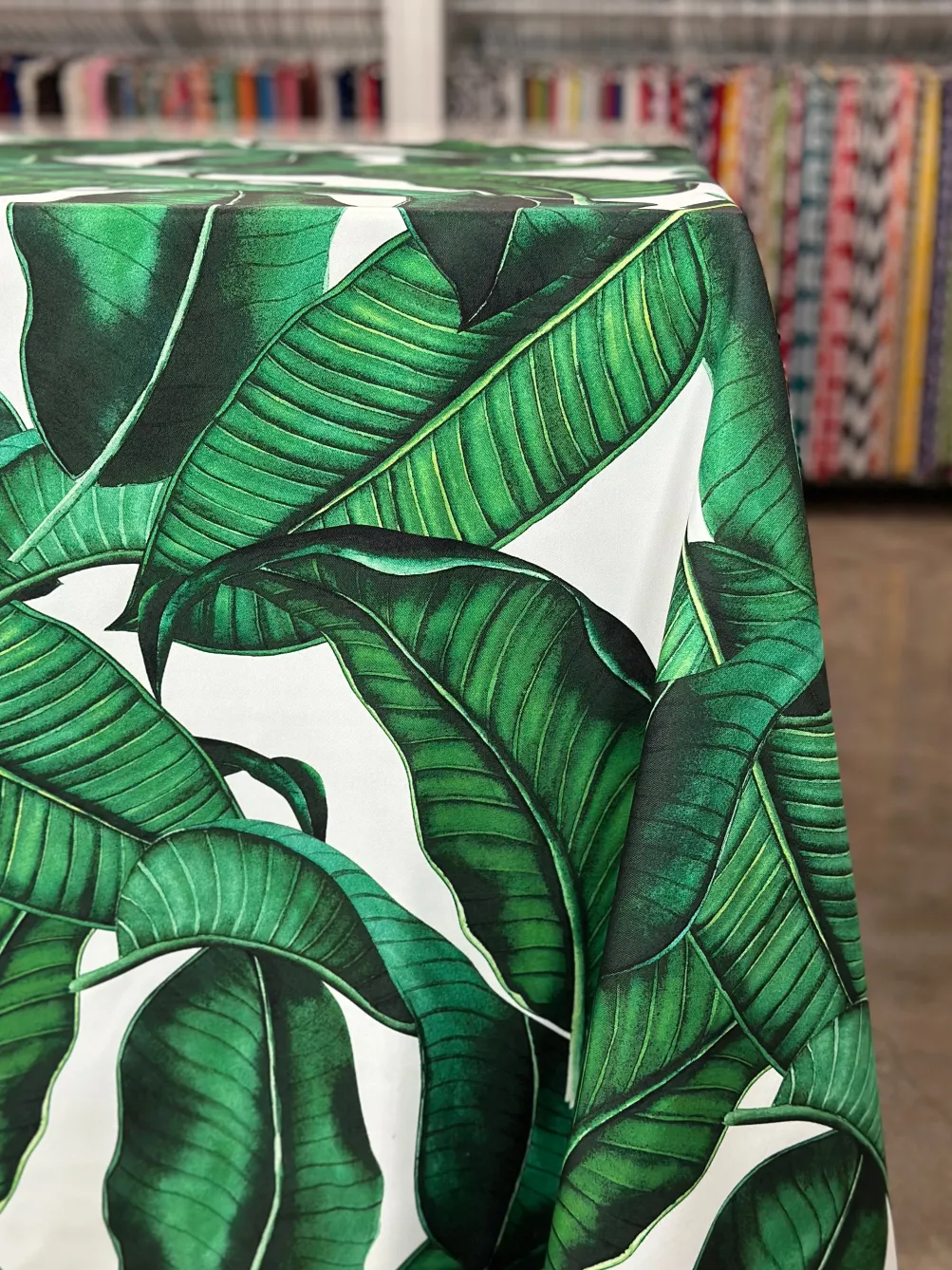 Beverly (Poly Print) Table Linen in Green/White