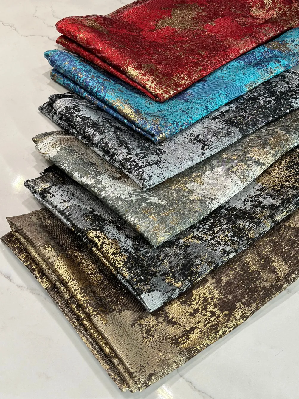 Cascade Jacquard Table Linen in Black and Gold