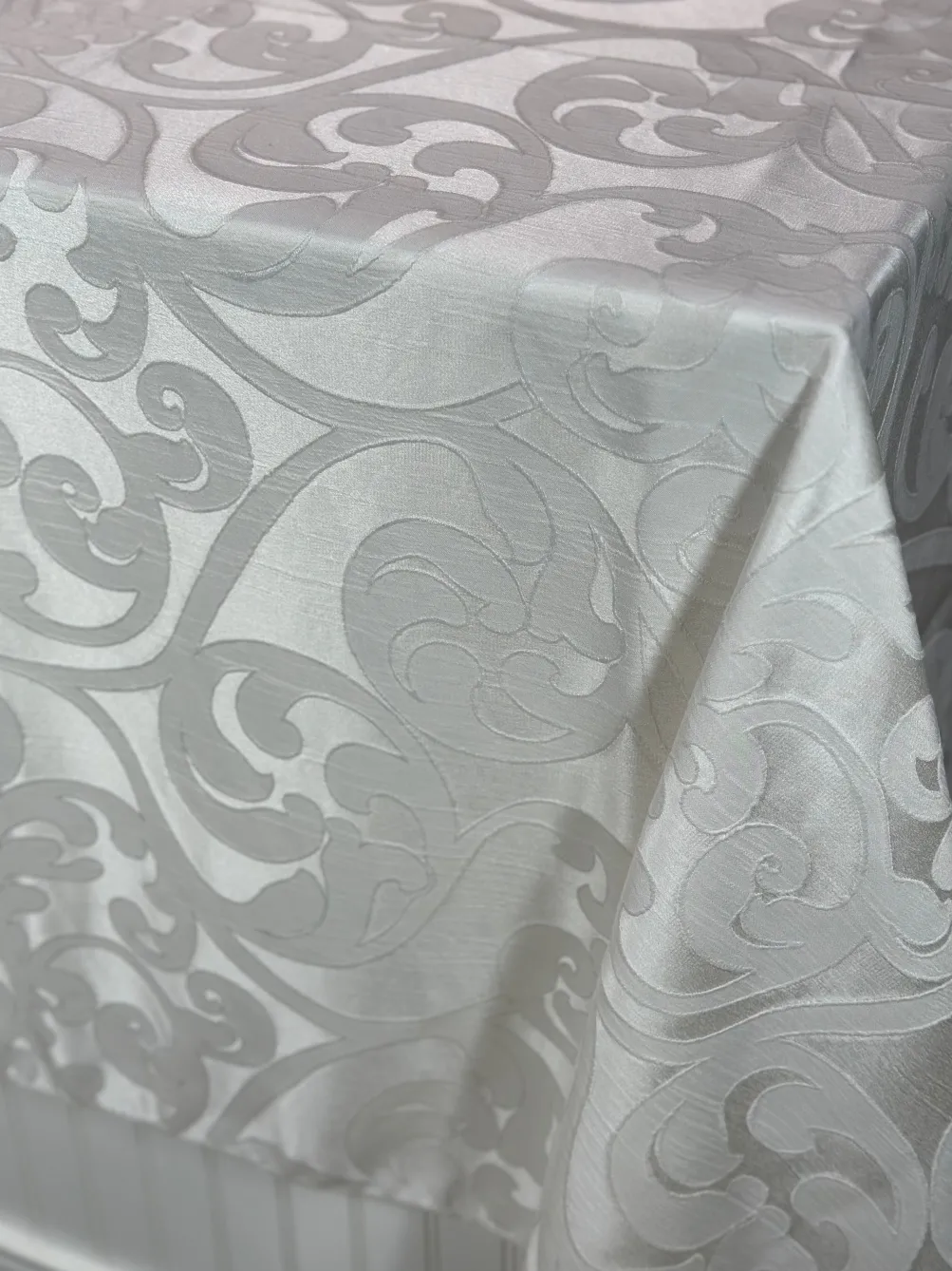 Classic Jacquard Table Linen in Ivory