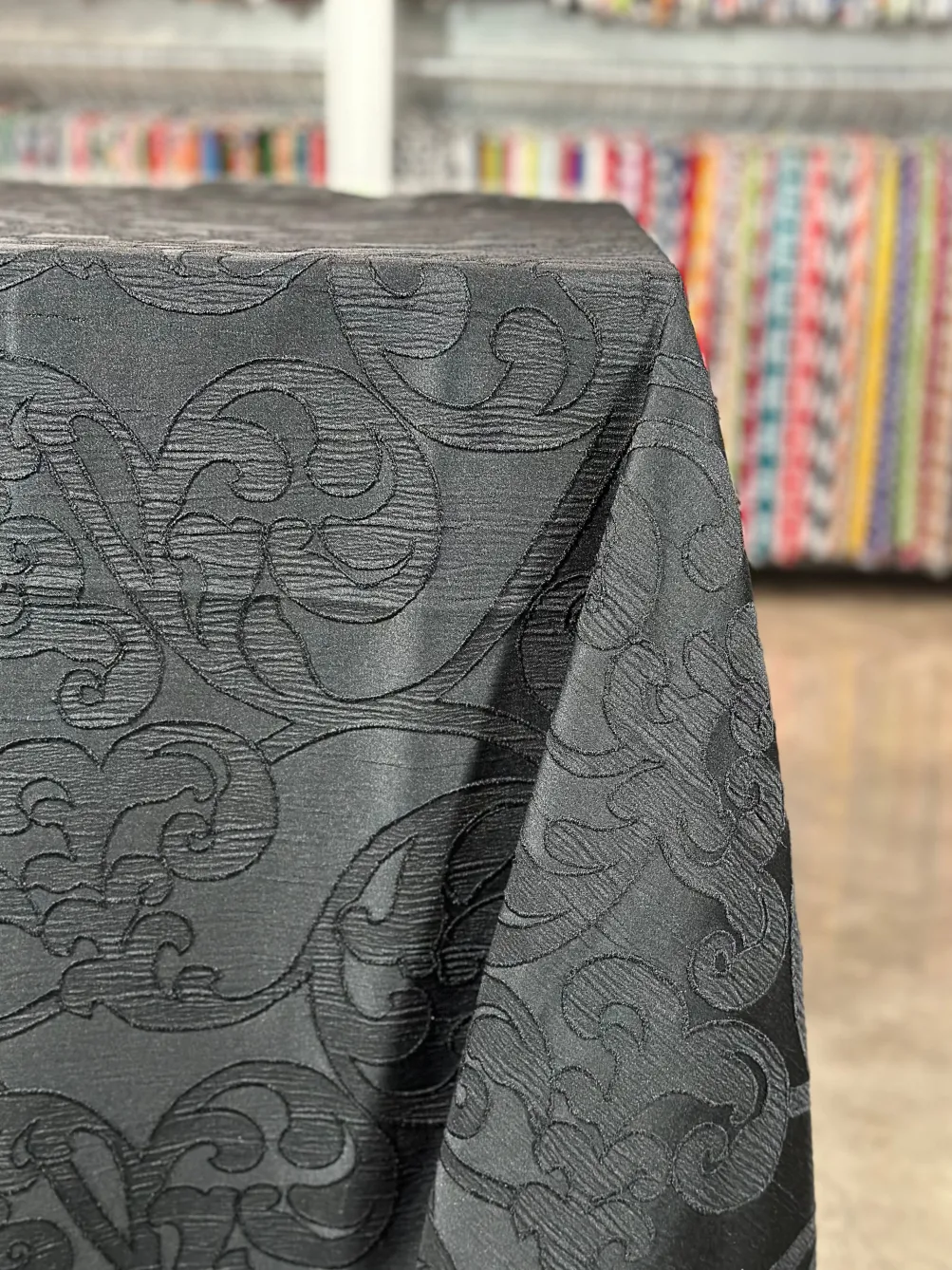 Classic Jacquard Table Linen in Black