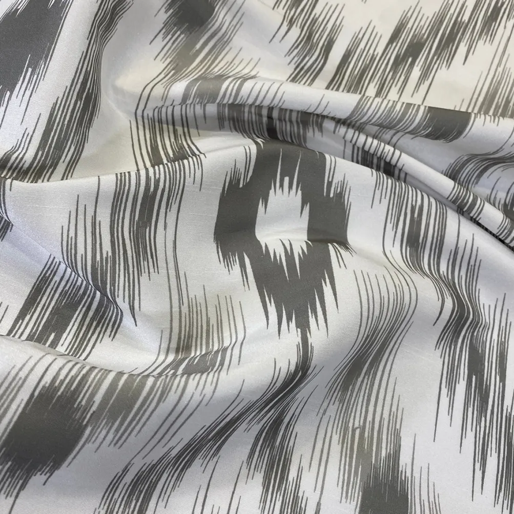 Cosmo Print (Dupioni) Table Runner in Silver