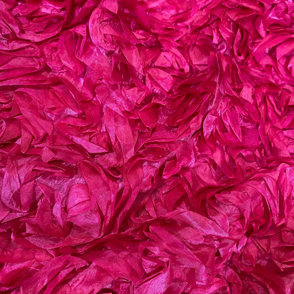 Curly Satin Table Runner in Fuchsia