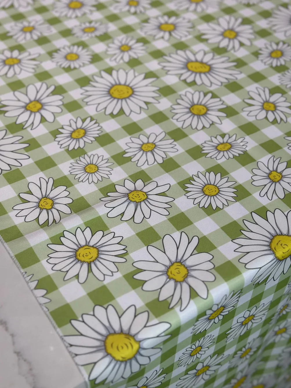 Daisy Checker (Poly Print) Table Linen