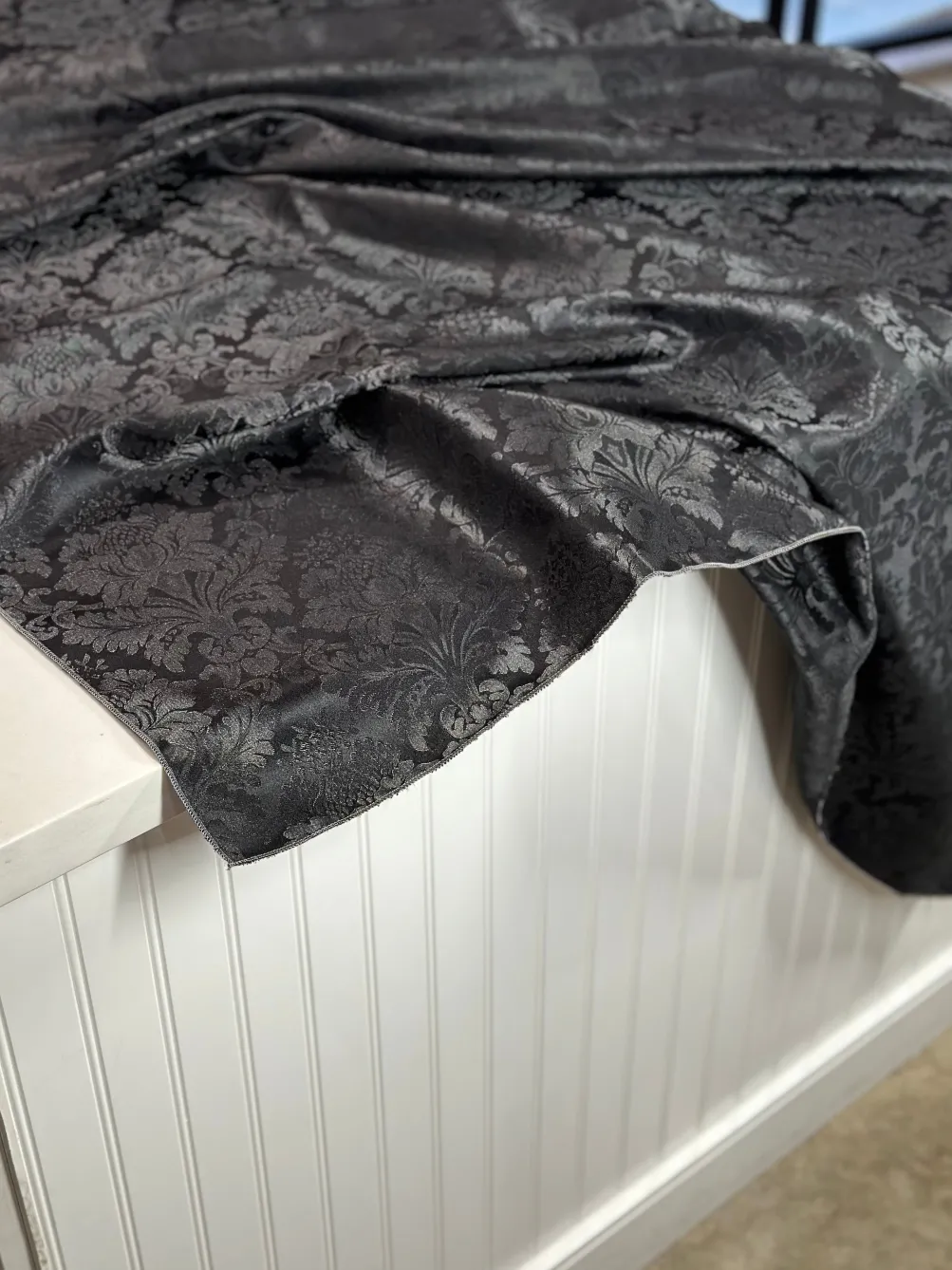 Damask Poly Table Linen in Black