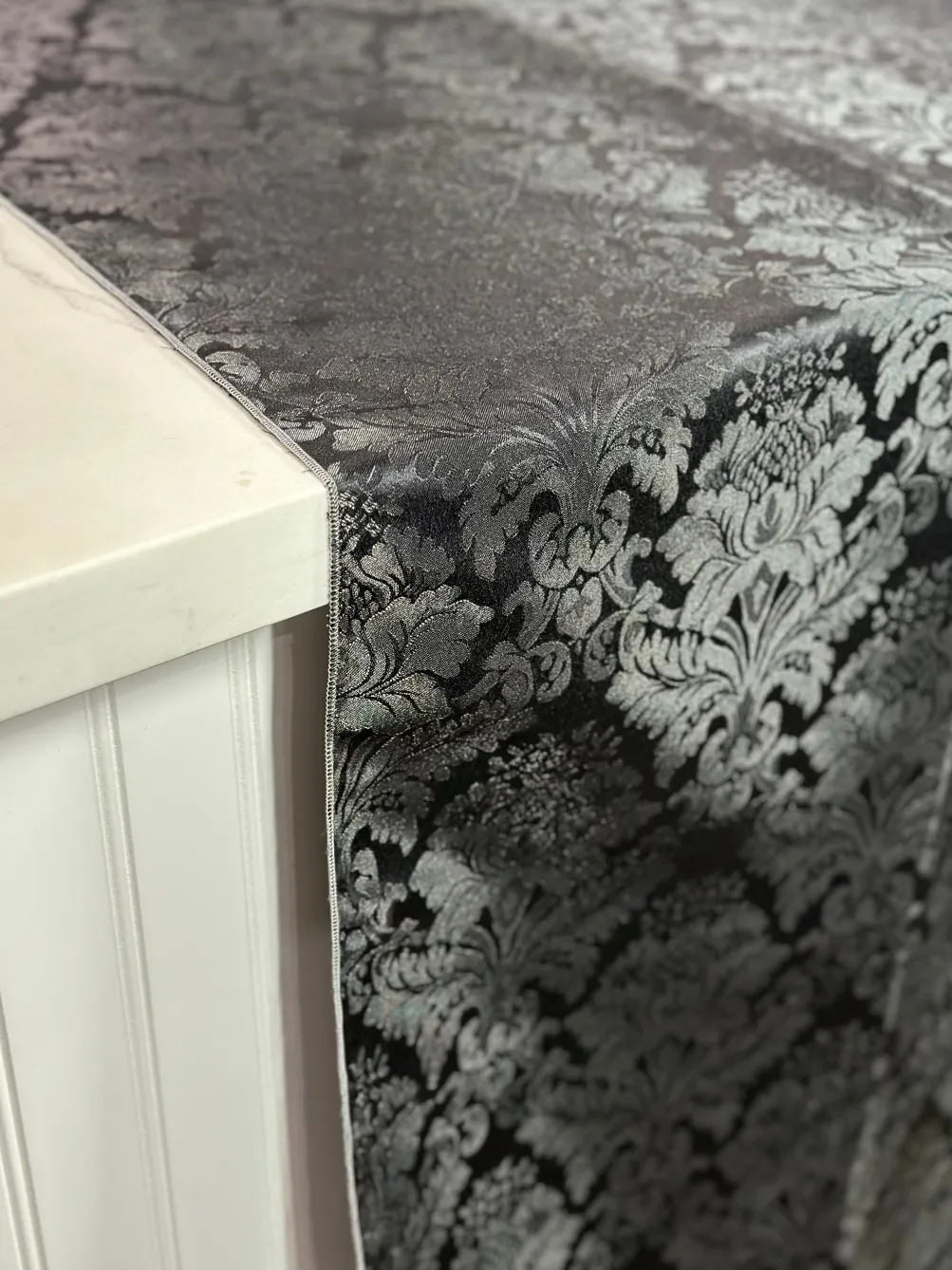 Damask Poly Table Linen in Black