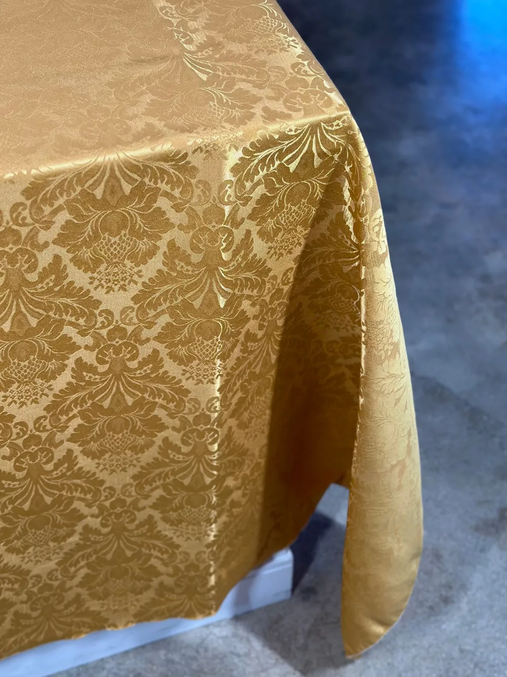 Damask Poly Table Linen in Gold 1326