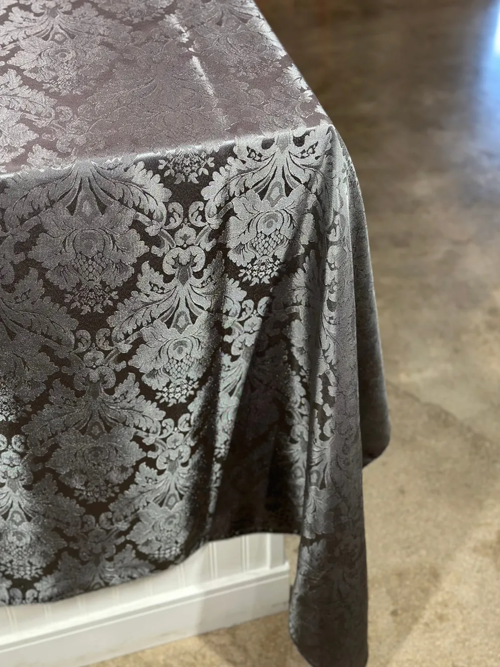 Damask Poly Table Linen in Gray 7312