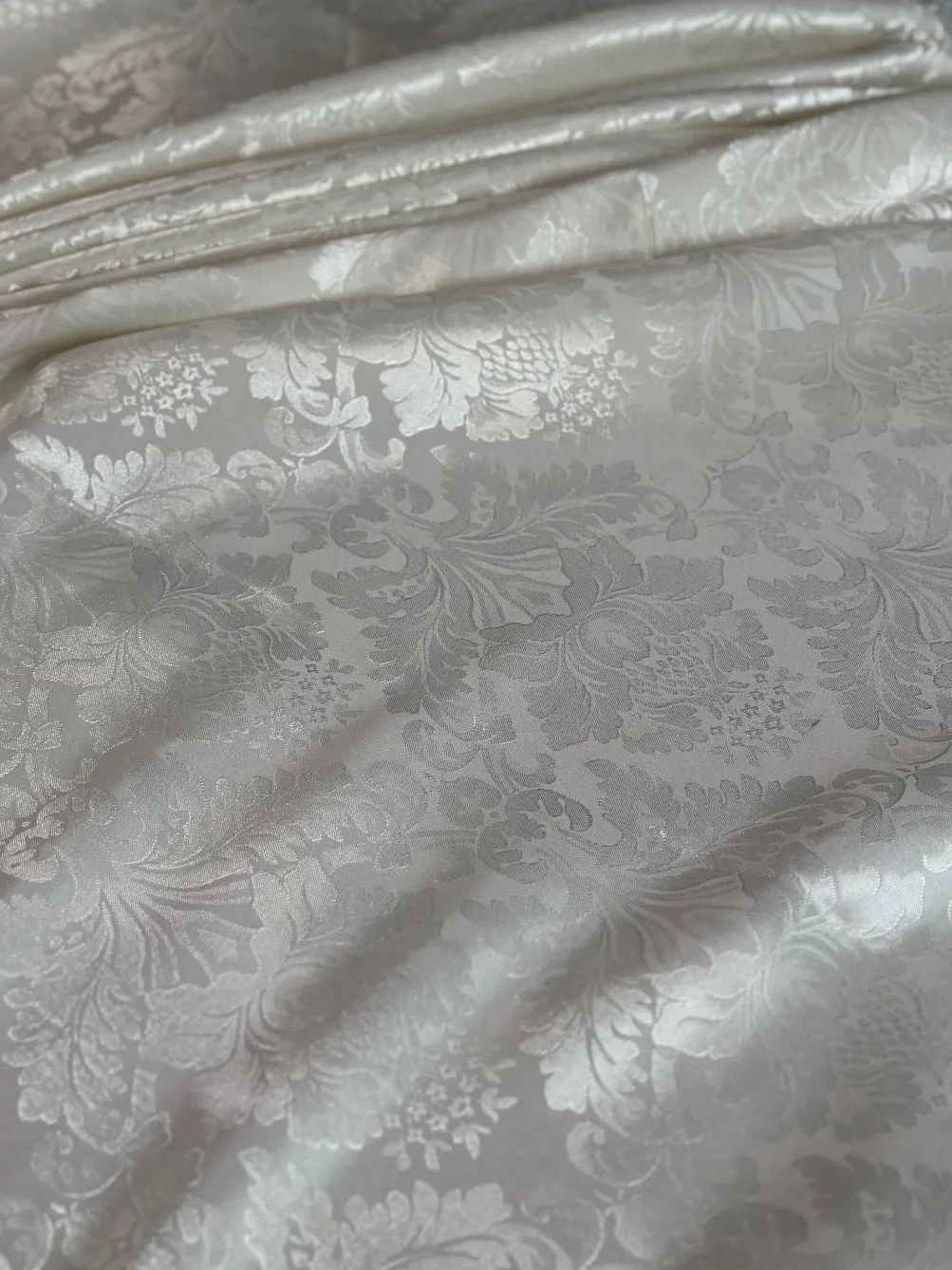 Damask Poly Table Linen in Ivory