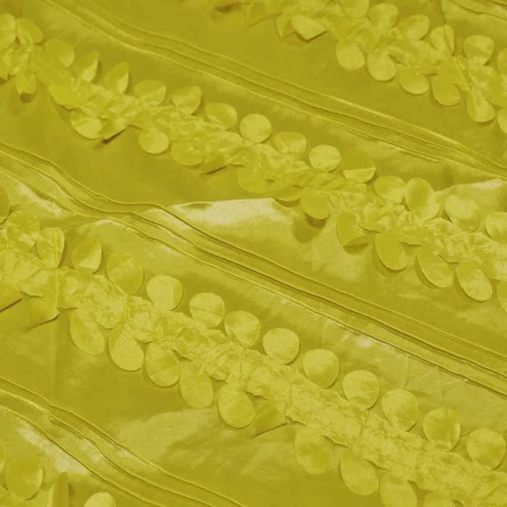 Diagonal Taffeta Table Linen in Yellow