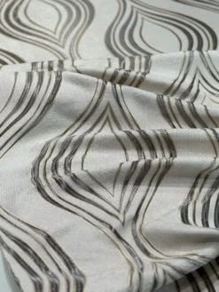 Eclipse Jacquard (Reversible) Table Linen in Silver