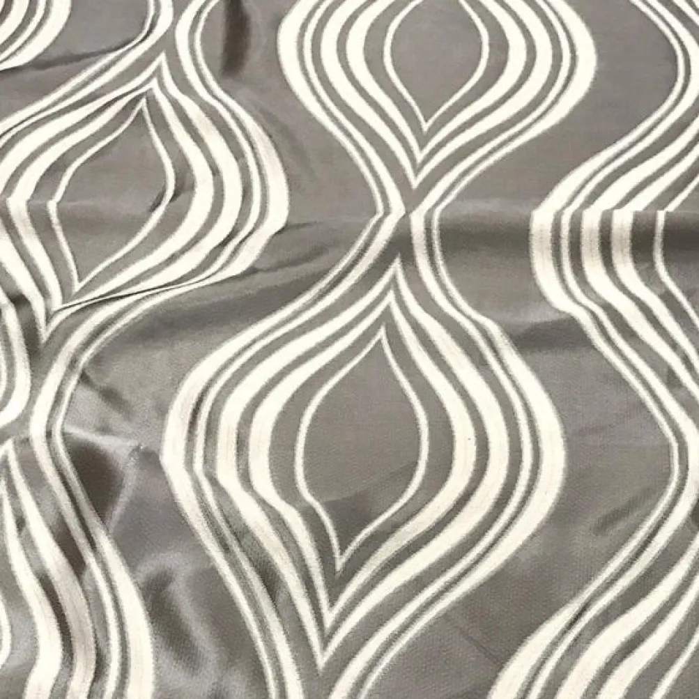 Eclipse Jacquard (Reversible) Table Linen in Silver