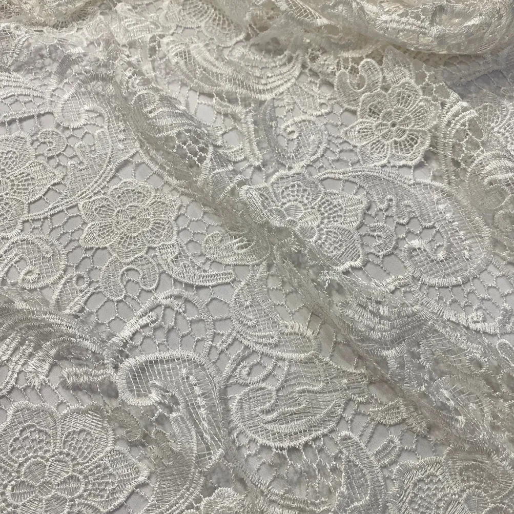 English Lace Table Linen in White