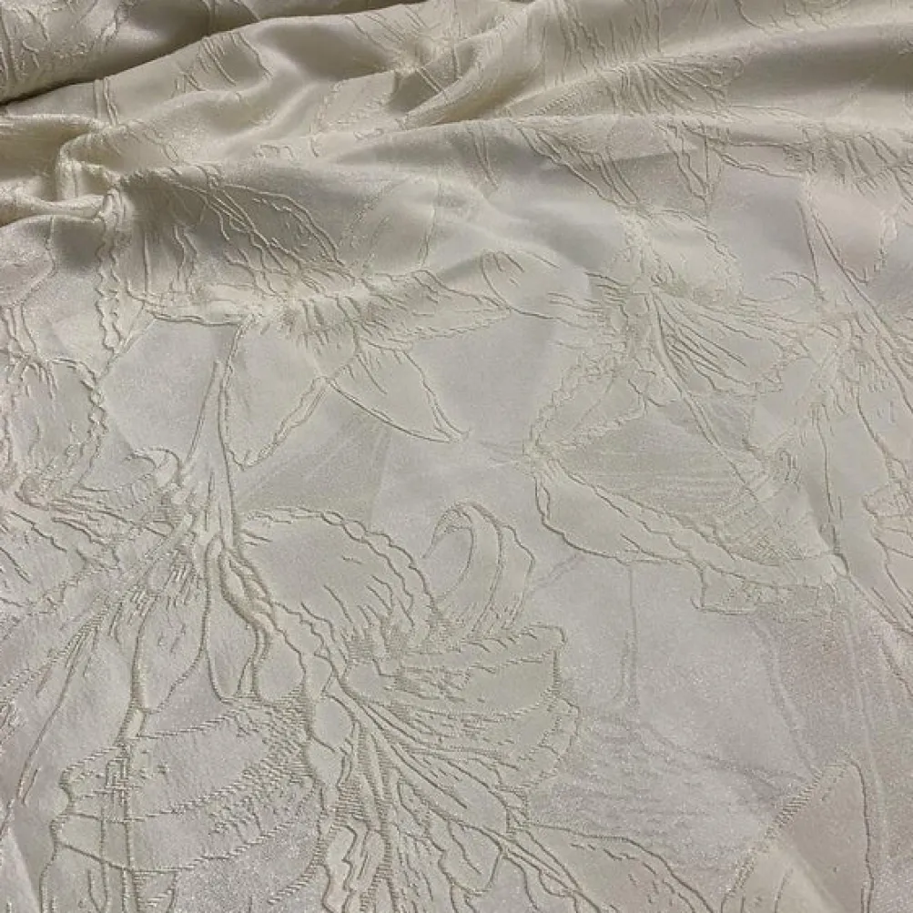 Floral Reef Jacquard Table Runner in Ivory