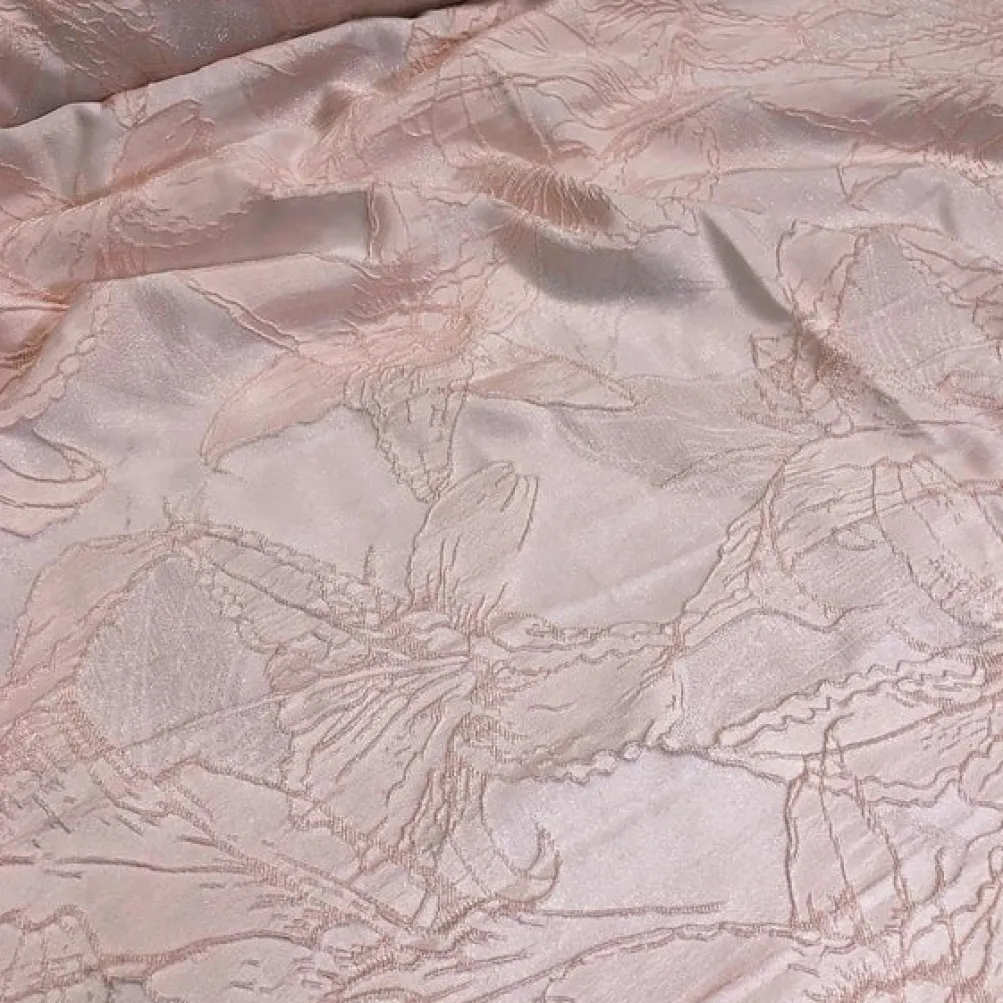Floral Reef Jacquard Table Runner in Blush