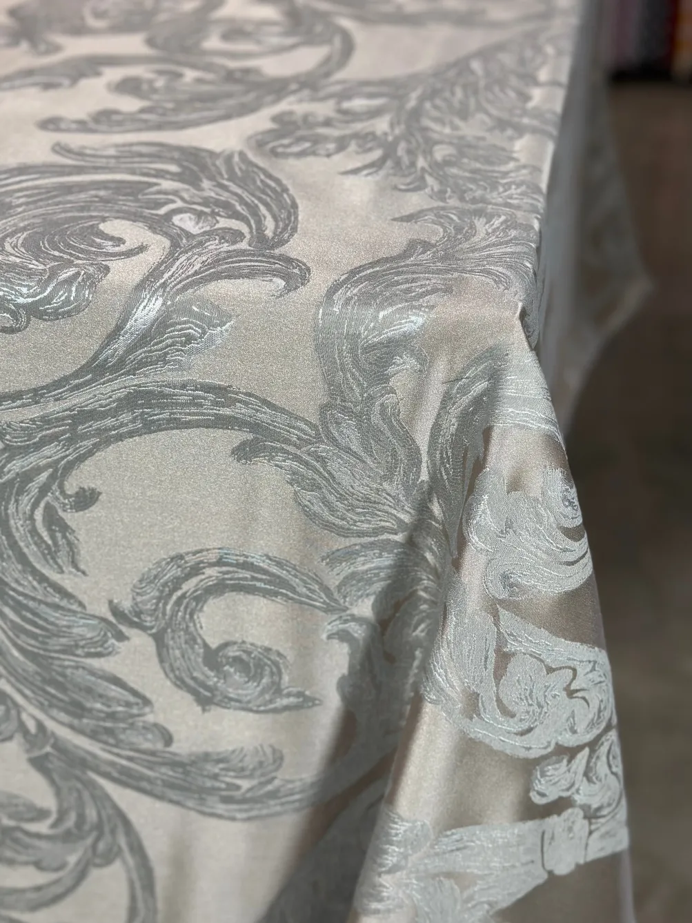 Florence Jacquard Table Linen in Silver