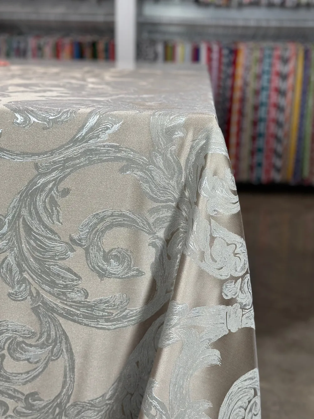 Florence Jacquard Table Linen in Silver