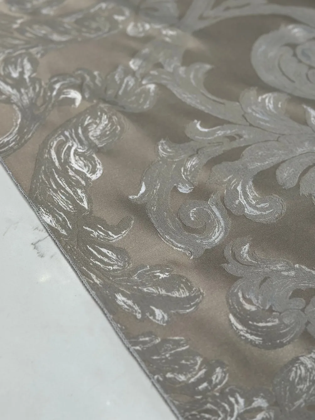 Florence Jacquard Table Linen in Silver