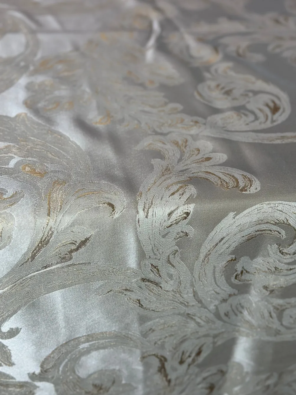 Florence Jacquard Table Linen in Gold