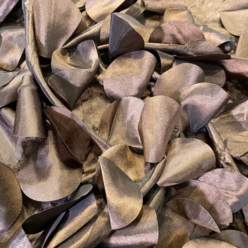 Funzie (Circle Hanging) Taffeta Table Linen in Brown