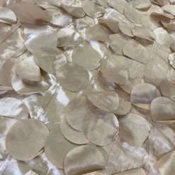 Funzie (Circle Hanging) Taffeta Table Linen in Champagne