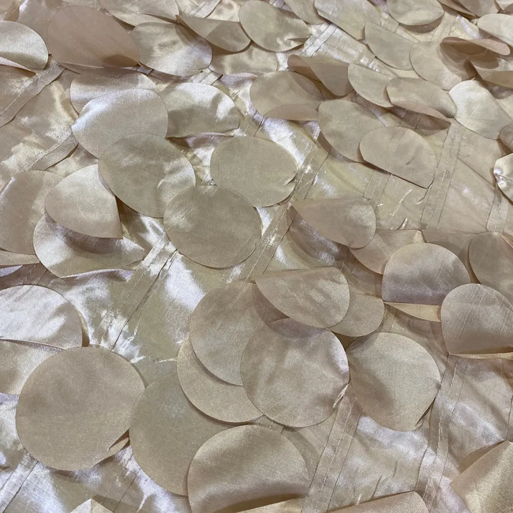 Funzie (Circle Hanging) Taffeta Table Linen in Champagne