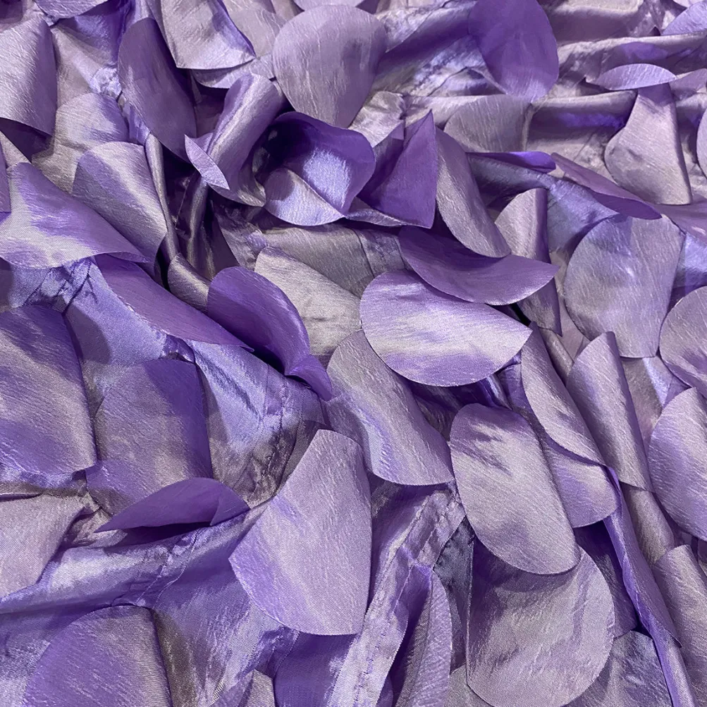 Funzie (Circle Hanging) Taffeta Table Runner in Lilac