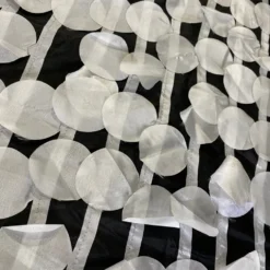 Funzie (Circle Hanging) Taffeta Table Runner in White and Black