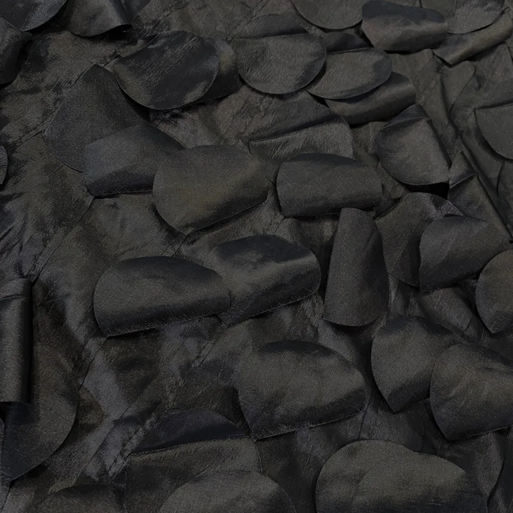 Funzie (Circle Hanging) Taffeta Table Linen in Black