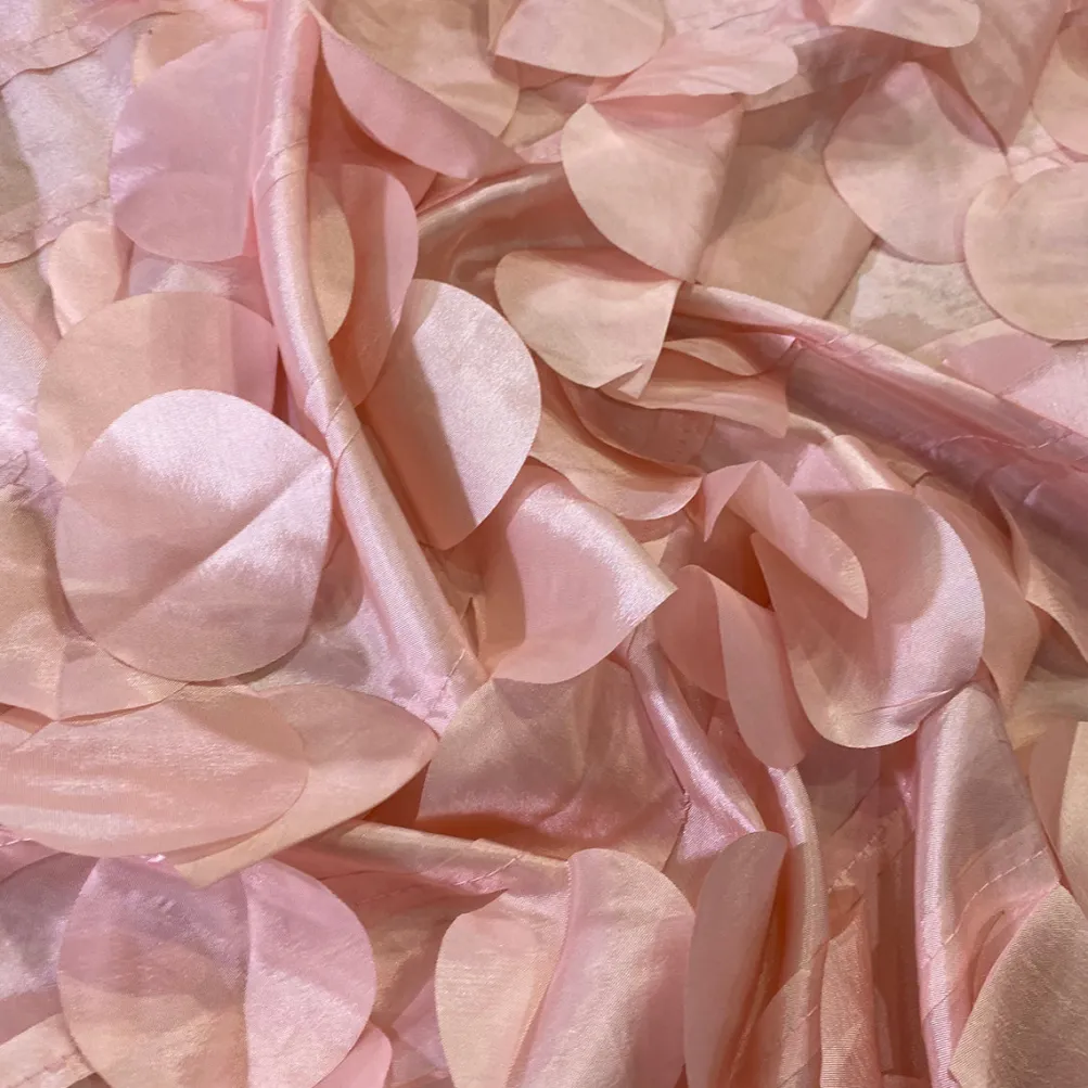 Funzie (Circle Hanging) Taffeta Table Runner in Rose Petal