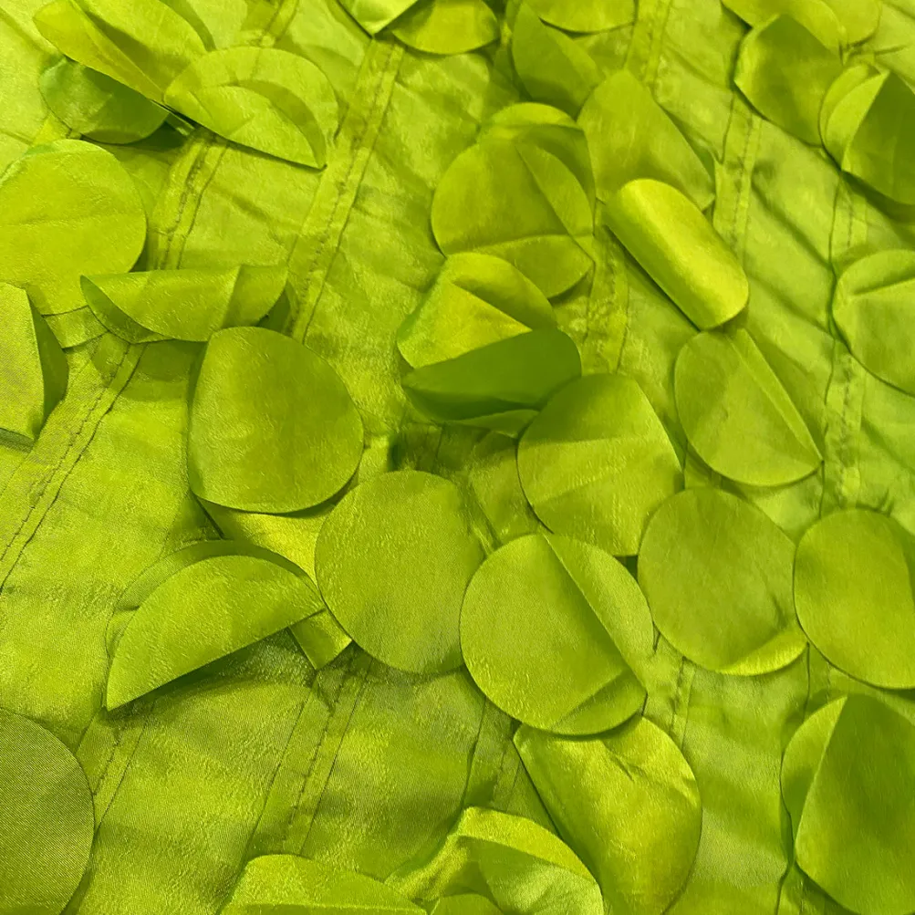 Funzie (Circle Hanging) Taffeta Table Linen in Lime