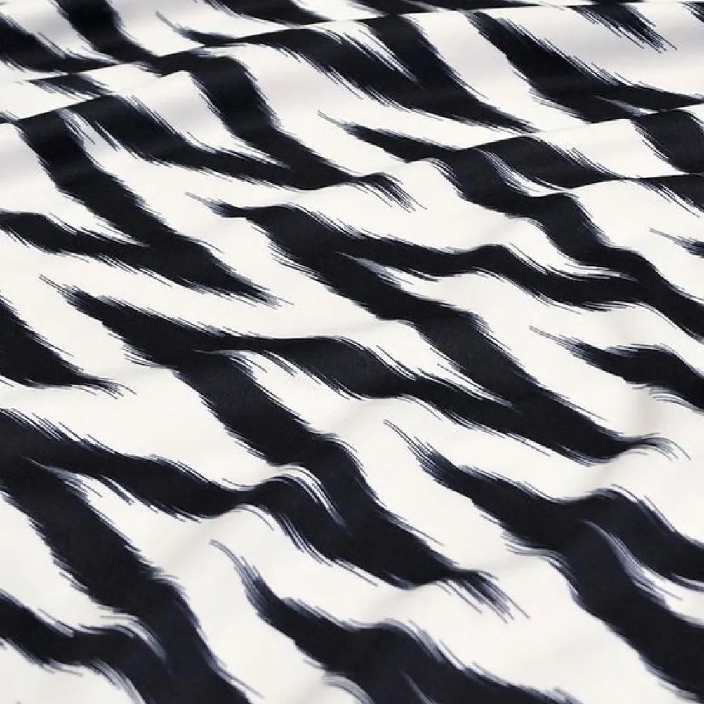 Horizon (Poly Print) Table Linen in Black