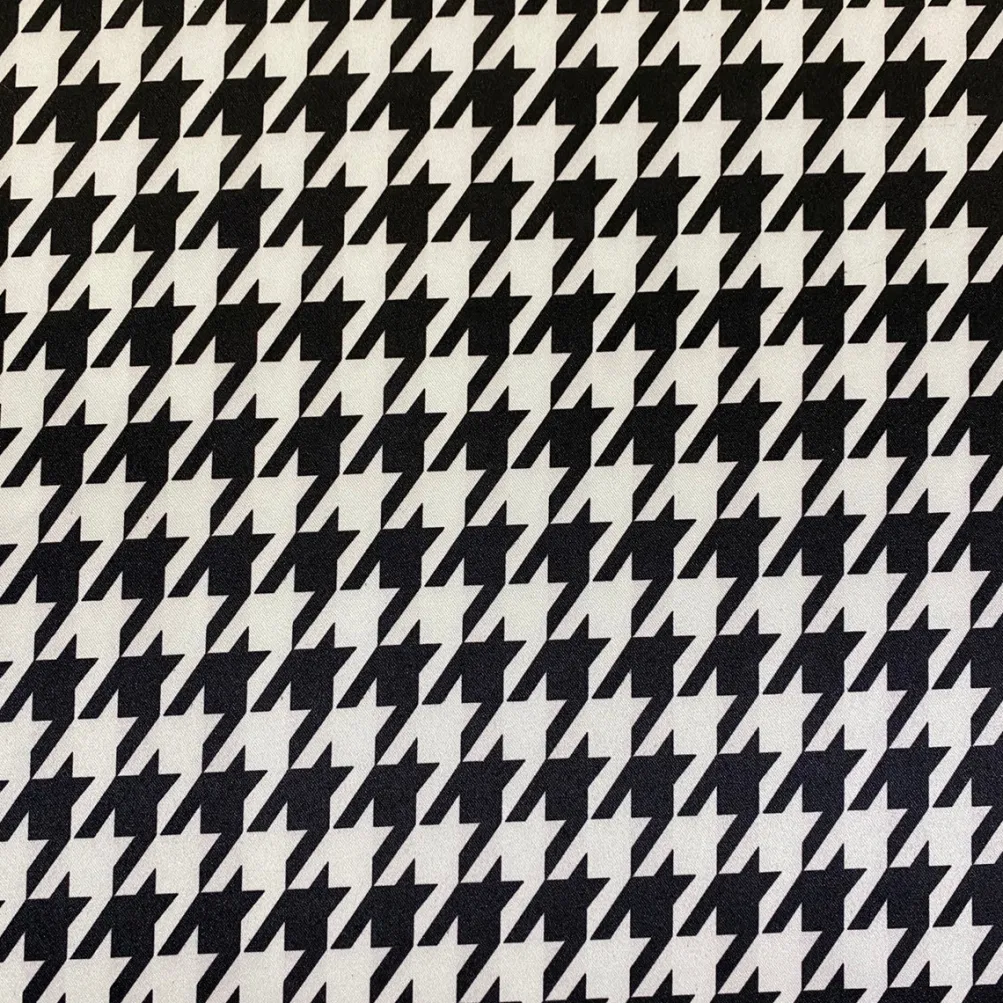 Lamour Prints Table Linen in Houndstooth