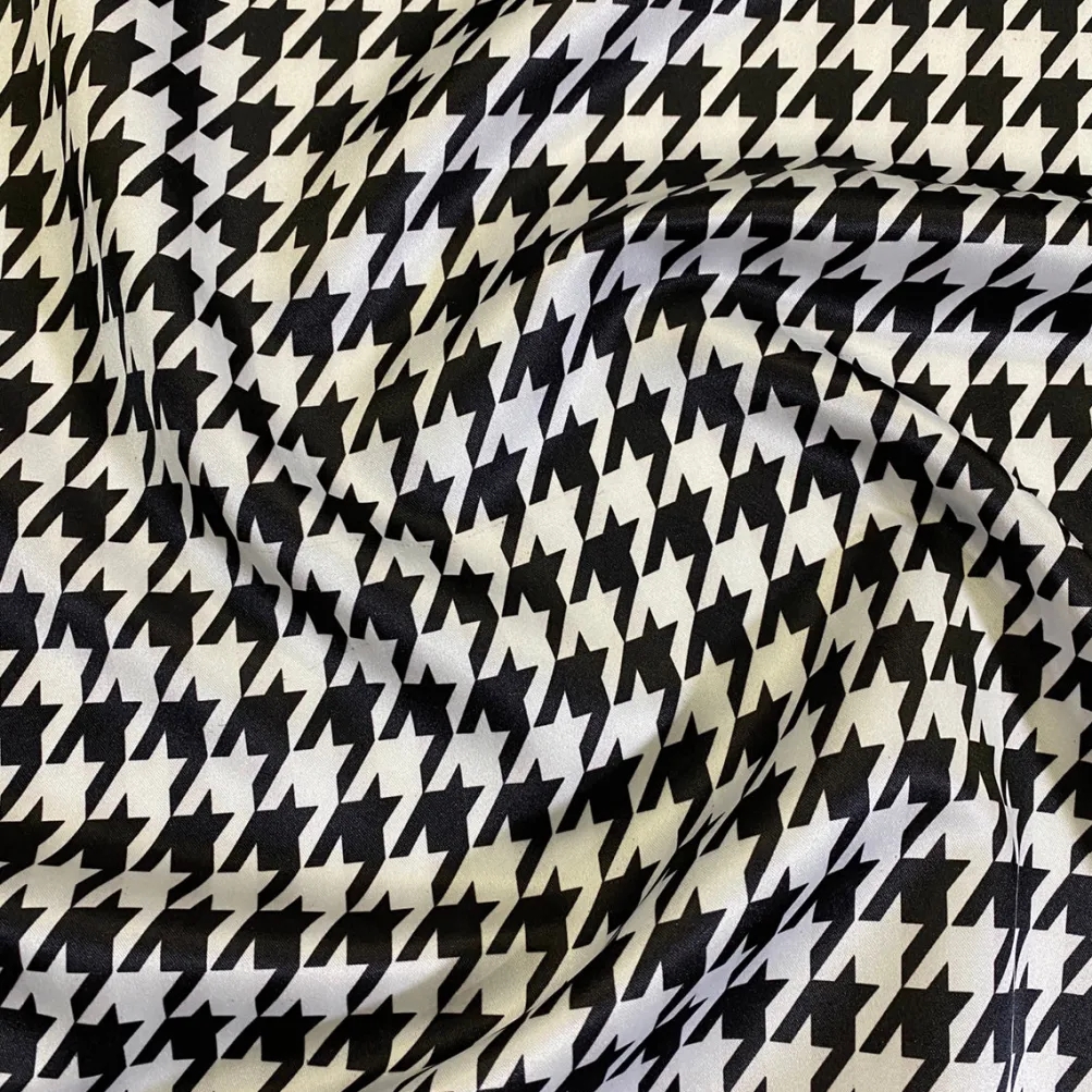 Lamour Prints Table Linen in Houndstooth