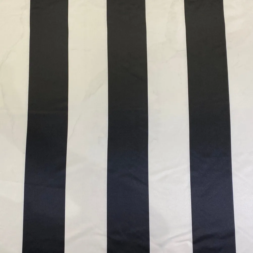 Lamour Prints Table Runner in 4" Stripe