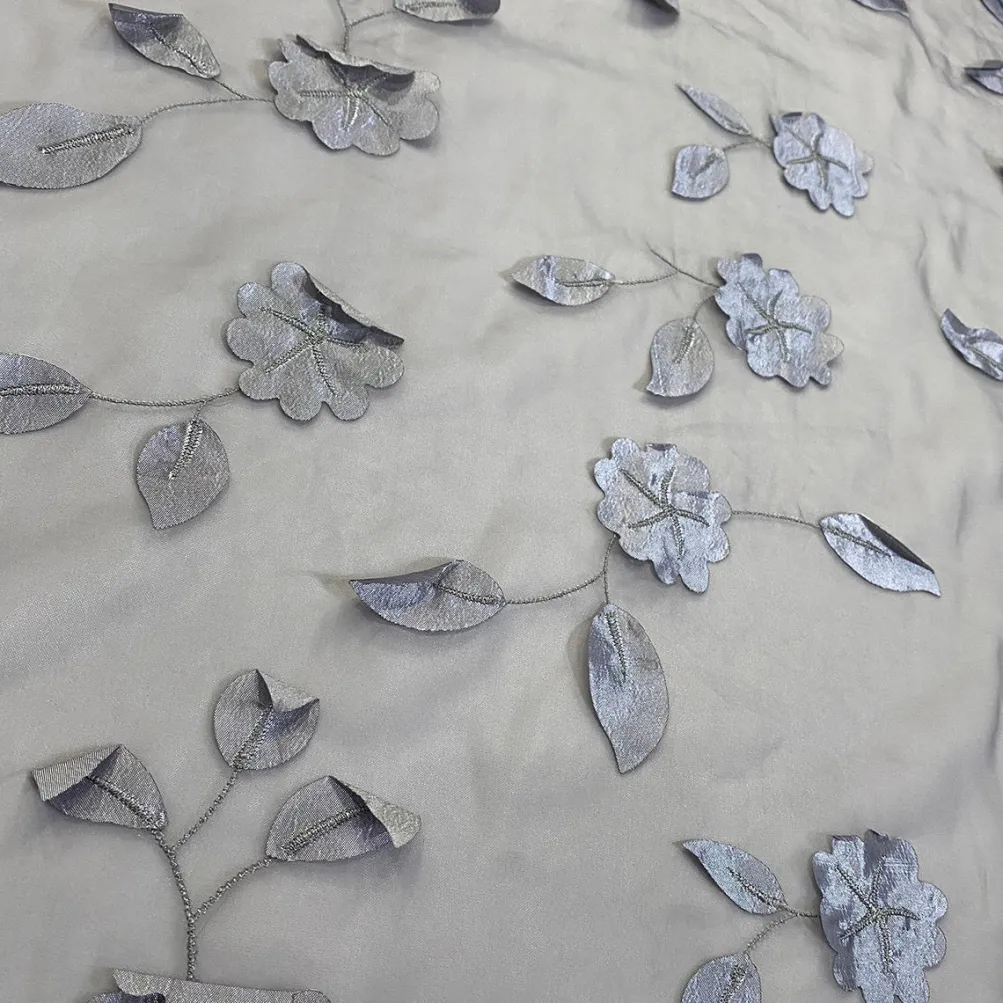 Lily Petal Table Linen in Silver