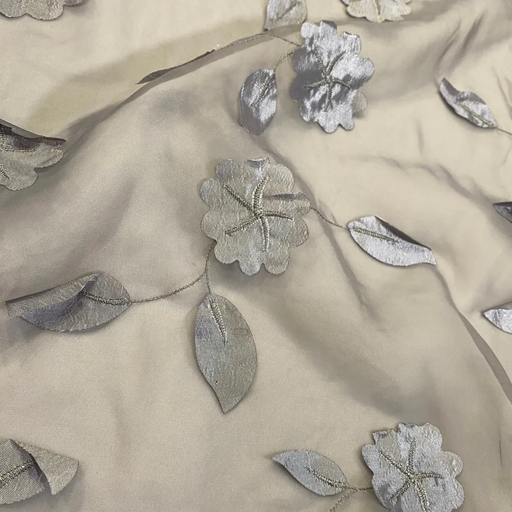 Lily Petal Table Linen in Silver