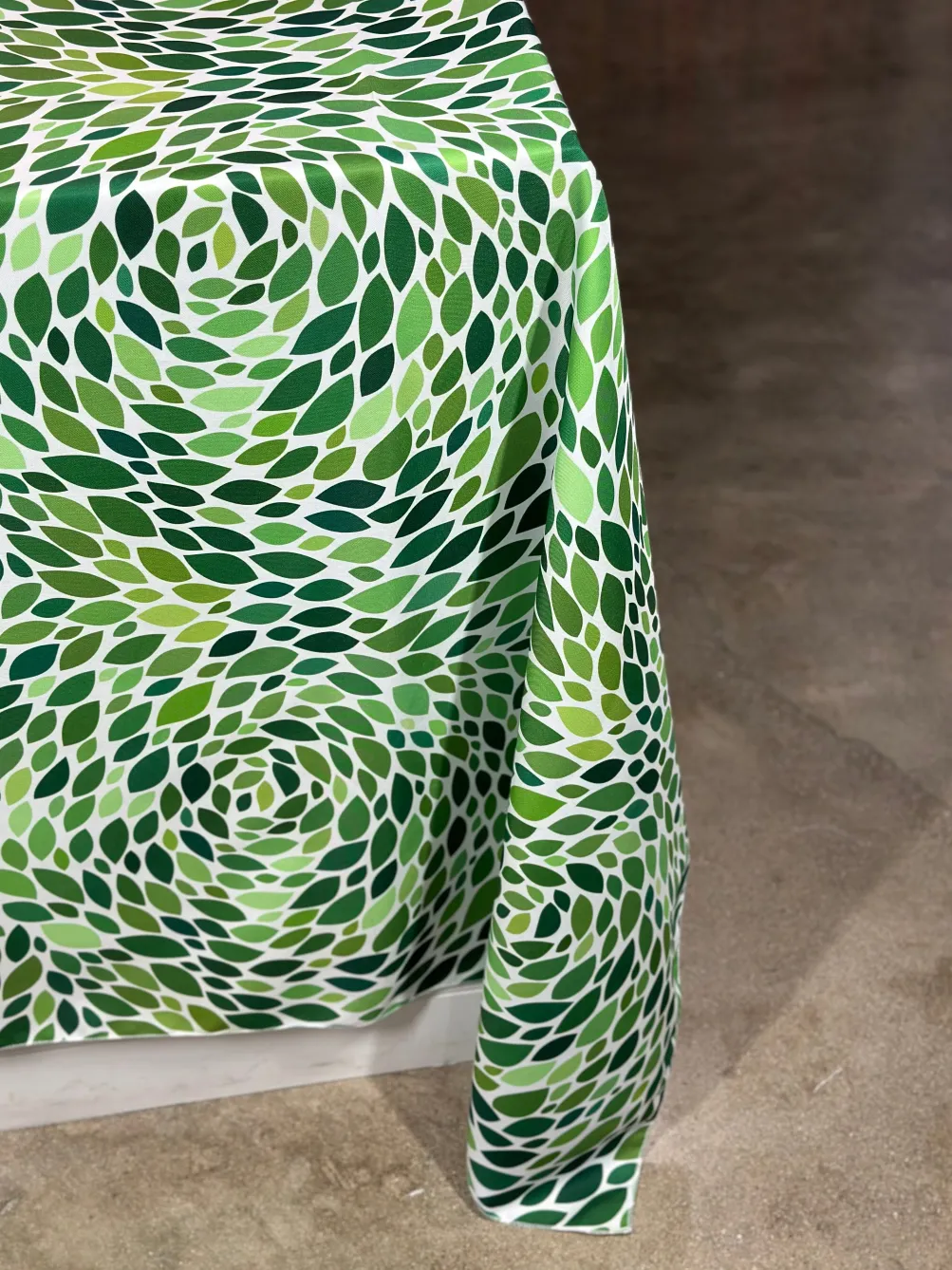 Locus Leaf (Poly Print) Table Linen in Green