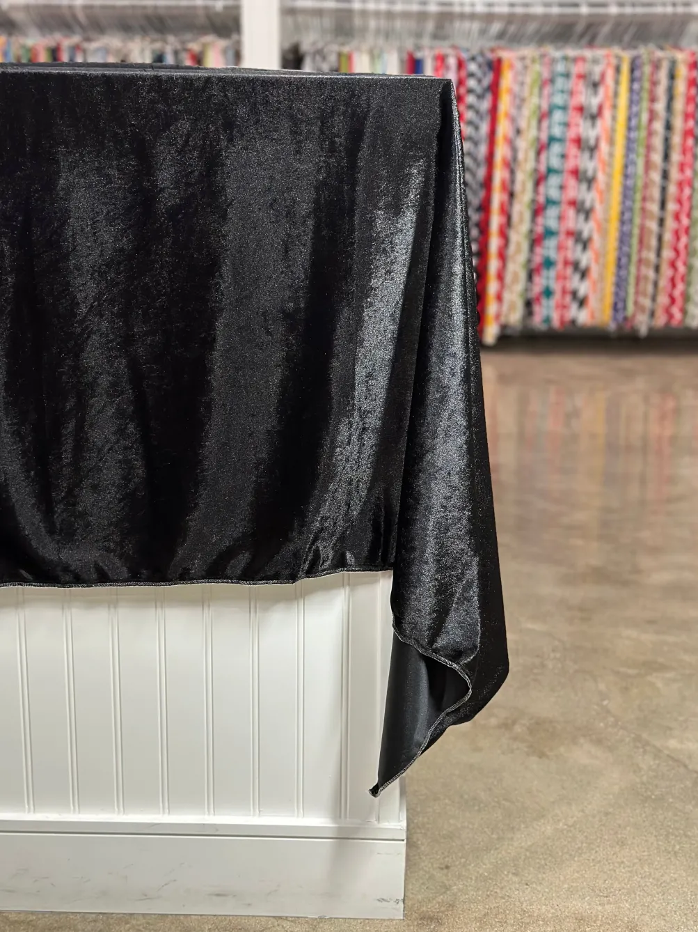 Lush Velvet Table Linen in Black