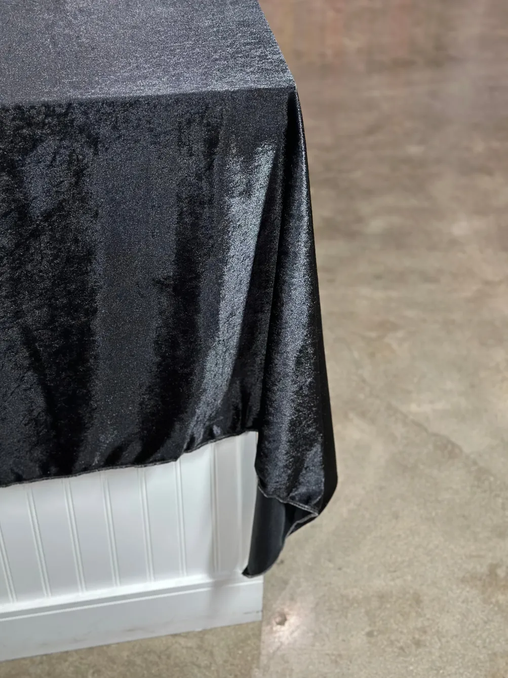 Lush Velvet Table Linen in Black