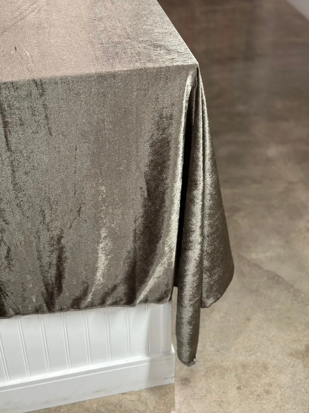 Lush Velvet Table Linen in Grey