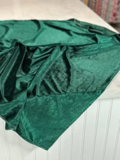 Lush Velvet Table Linen in Hunter Green