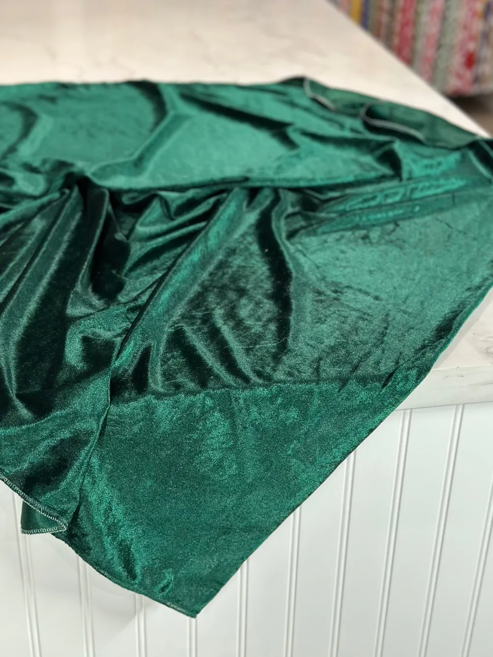 Lush Velvet Table Linen in Hunter Green