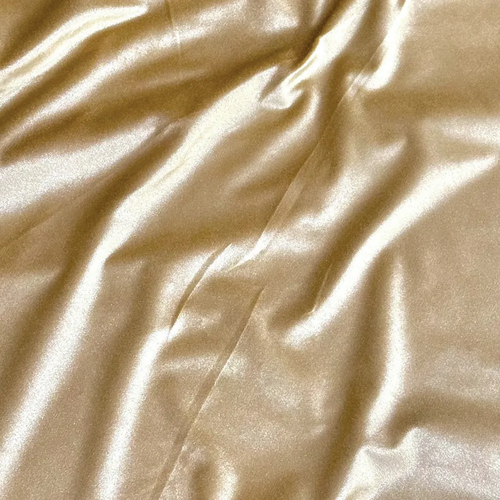 Luxury Plush Velvet Table Linen in Champagne