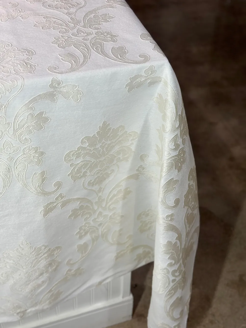 Madison Jacquard (Reversible) Table Linen in Champagne