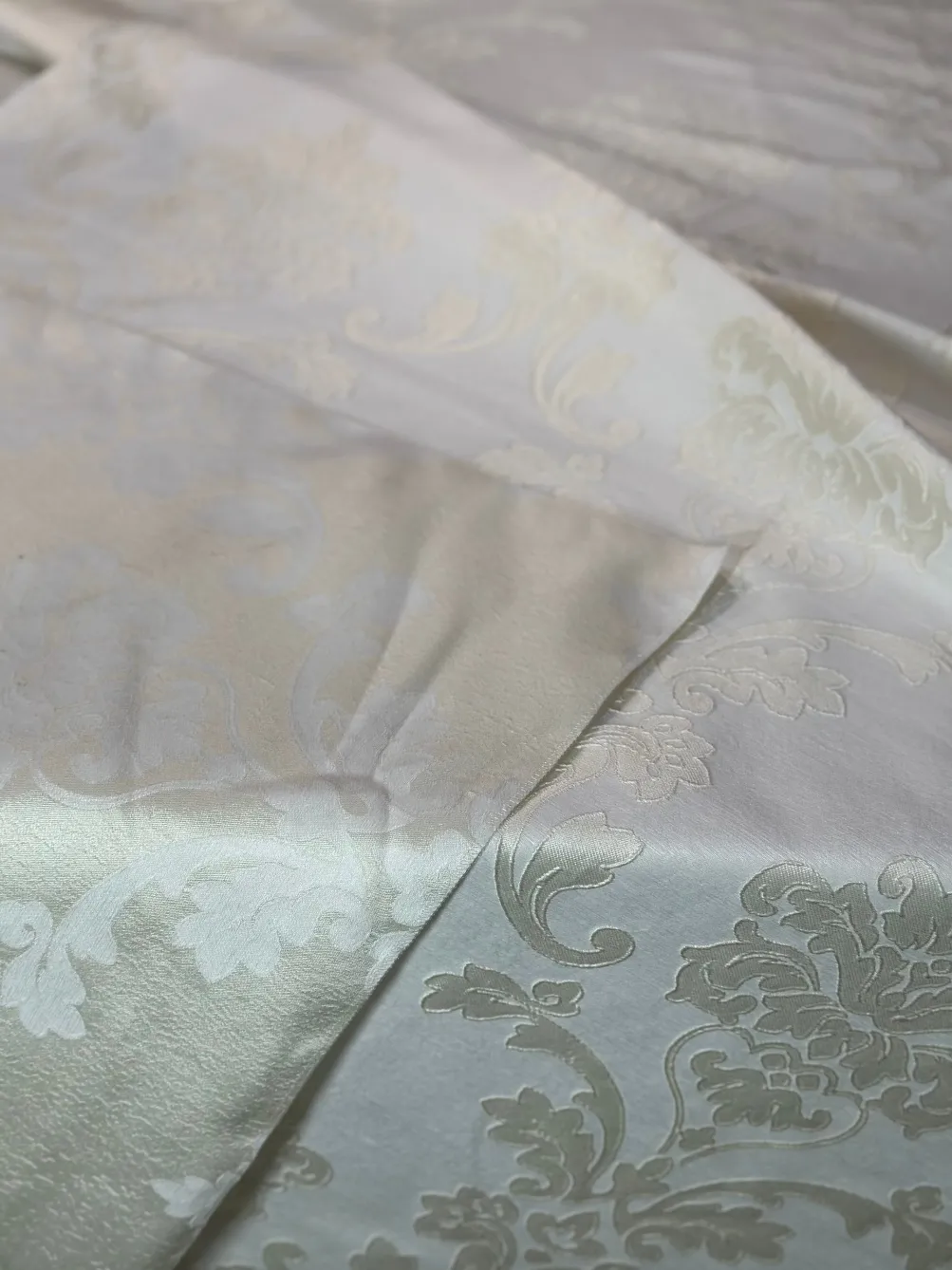 Madison Jacquard (Reversible) Table Linen in Champagne