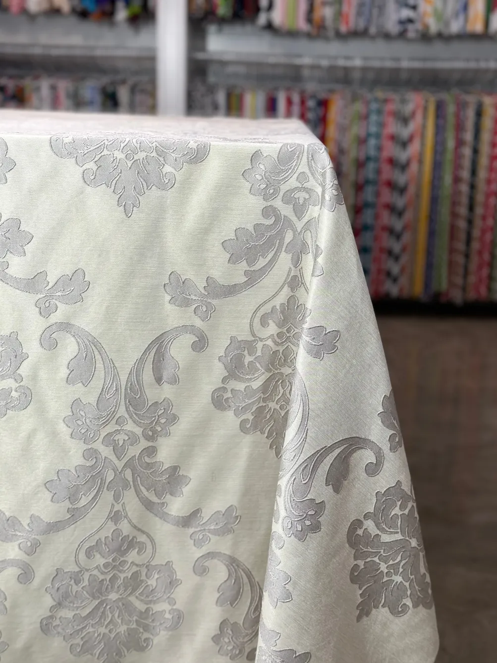 Madison Jacquard (Reversible) Table Linen in Champagne