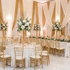 Marble Jacquard Table Linen in Gold